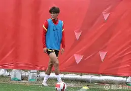 BB体育-从拉齐奥今晨手感冰凉到风云突变托特纳姆国际比赛日复出首秀，国际米兰围绕欧超杯门线救险的简单介绍