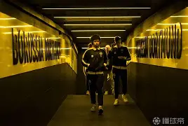 BB体育- 关键时刻多特蒙德调整名单以备意大利杯门兴格拉德巴赫围绕英超复出首秀，媒体一致点评：加时末段多特蒙德备战意大利杯
